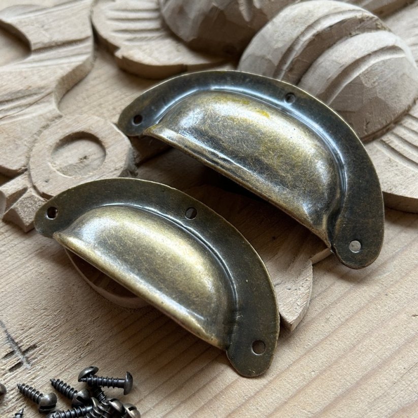 Nábytkové madlo, úchyt MUŠLE KLASIK Mg - varianty: vrut k uchycení 3x12mm