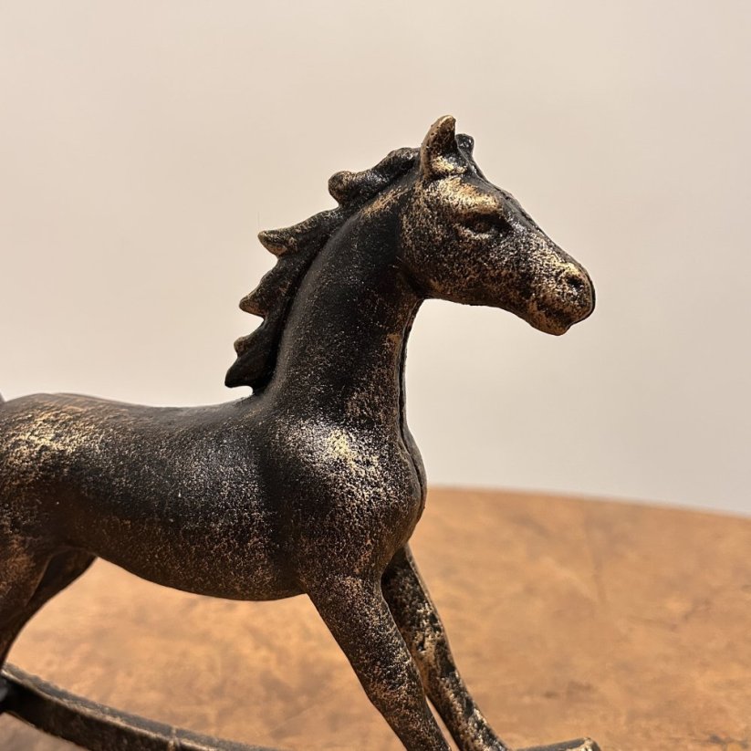 Litinová dekorace HOUPACÍ KŮŇ