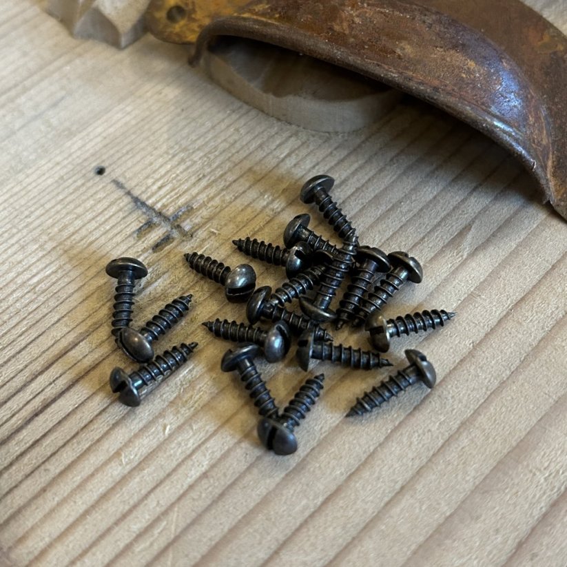 Nábytkové madlo, úchyt MUŠLE KLASIK Rez - varianty: vrut k uchycení 3x12mm
