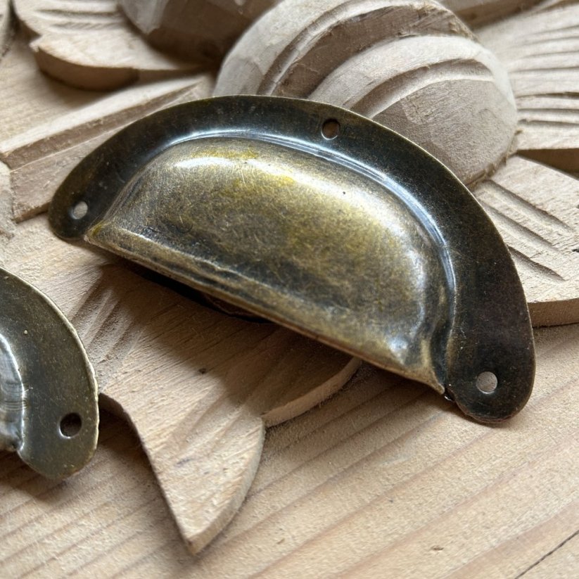 Nábytkové madlo, úchyt MUŠLE KLASIK Mg - varianty: vrut k uchycení 3x12mm