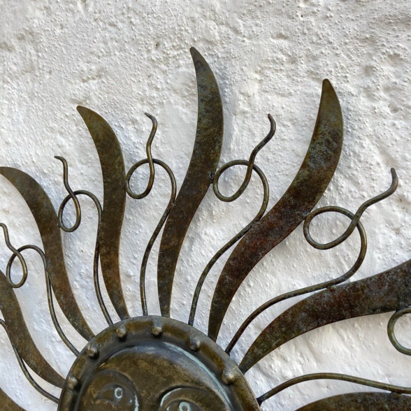 Nástěnná kovová dekorace SLUNCE / TMAVÁ patina 53cm