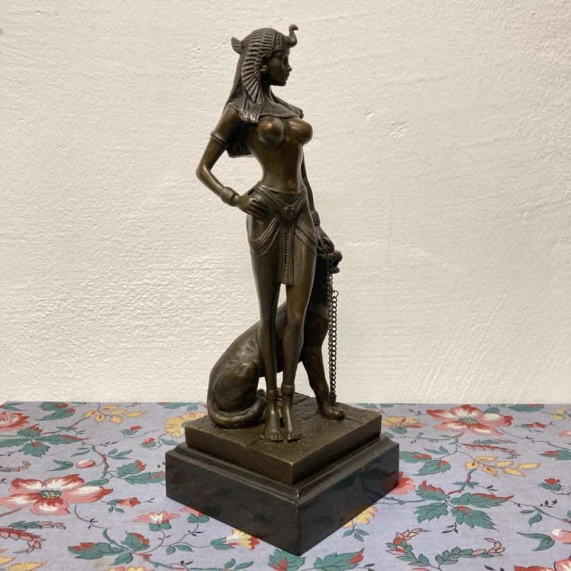 Bronzová socha CLEOPATRA