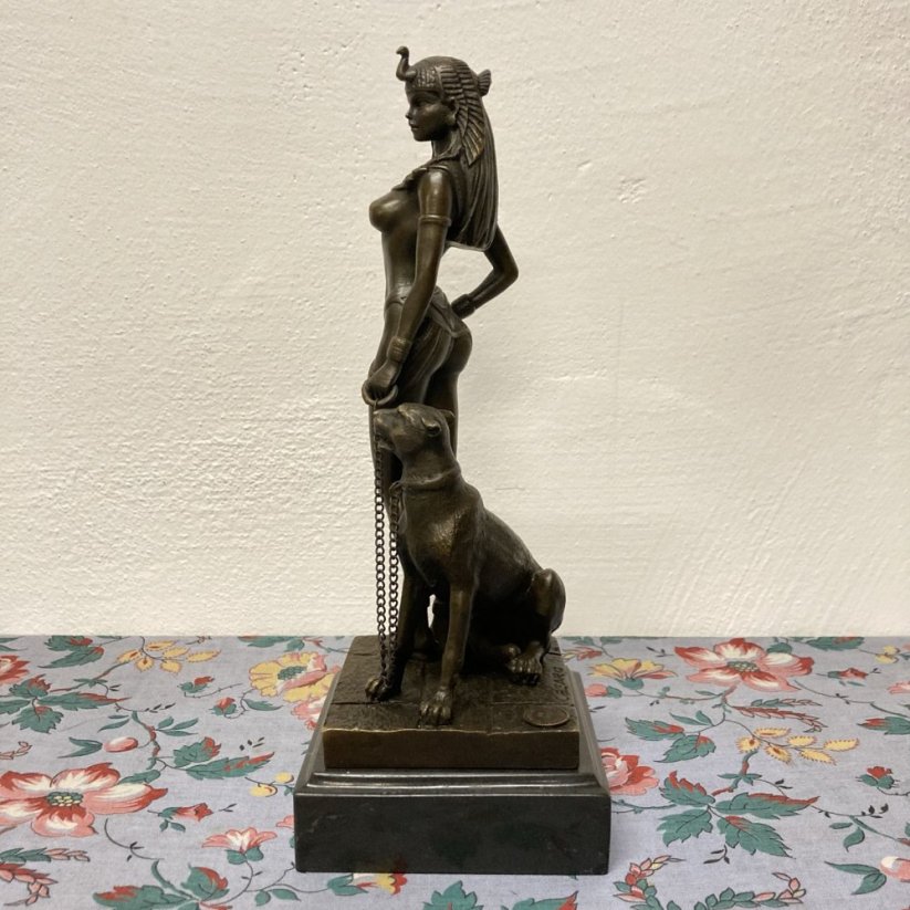 Bronzová socha CLEOPATRA