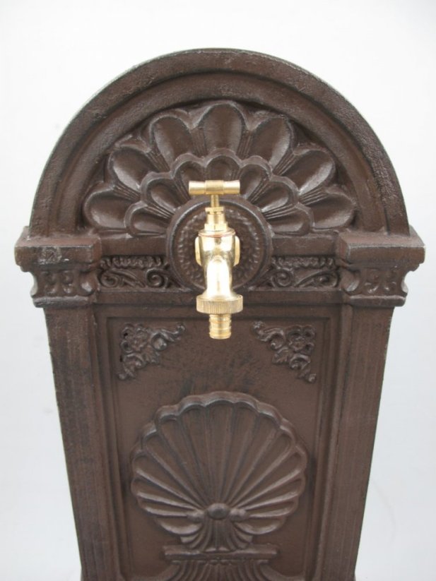Zahradní litinová kašna MUŠLE / HNĚDÁ patina 68cm