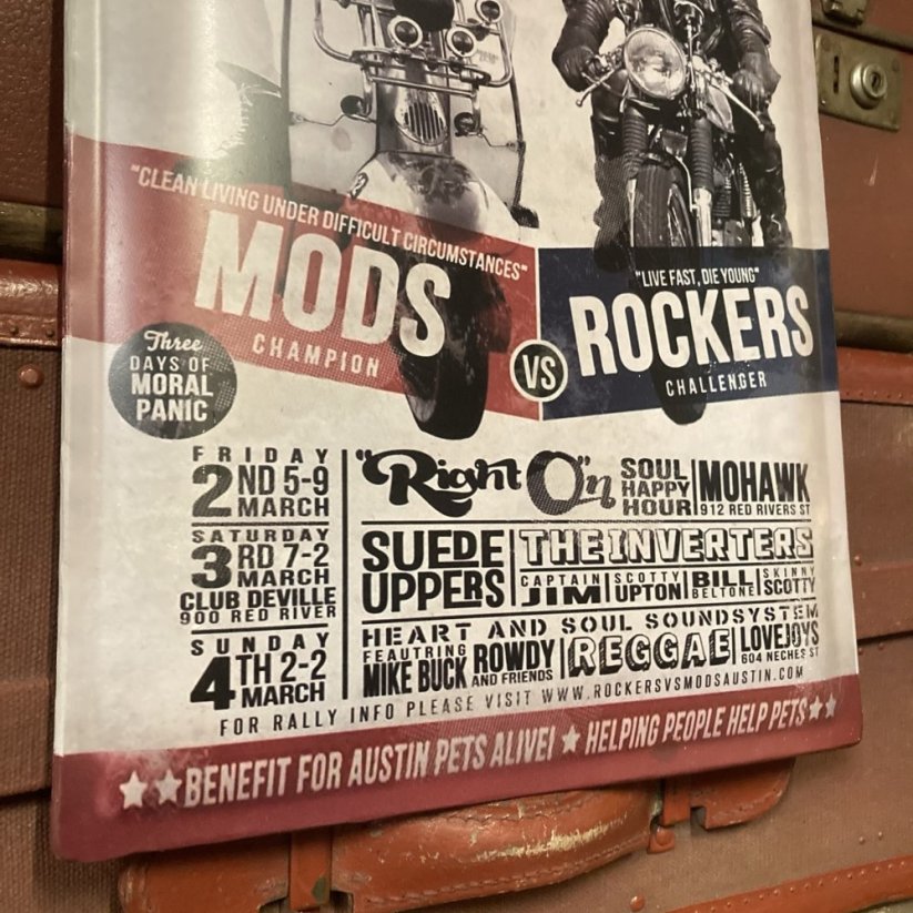 Plechová cedule MODS vs. ROCKERS 40x30cm