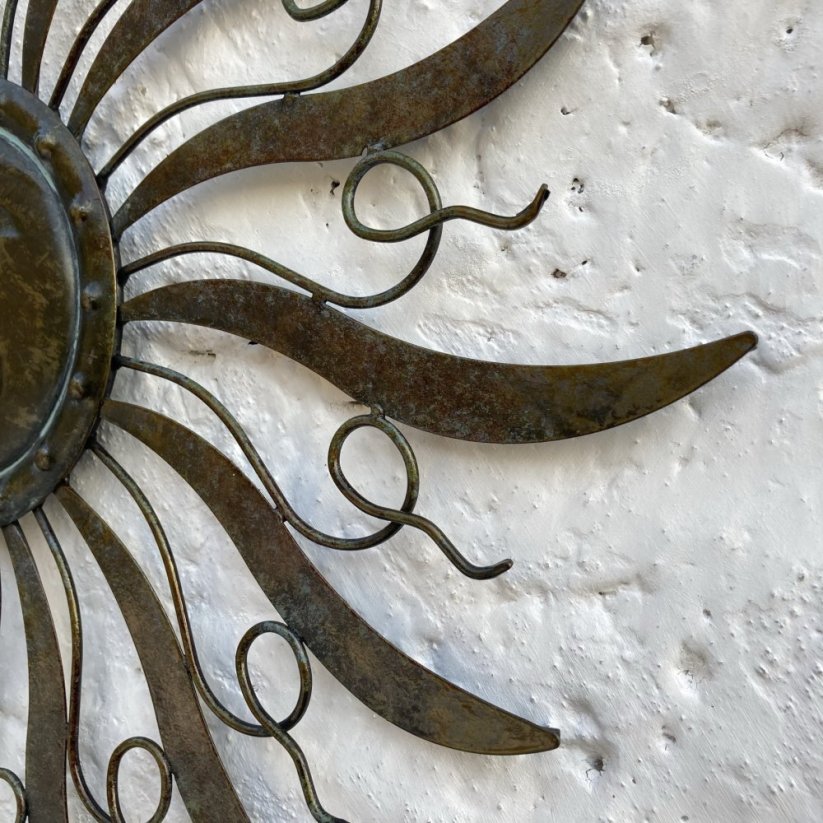 Nástěnná kovová dekorace SLUNCE / TMAVÁ patina 53cm