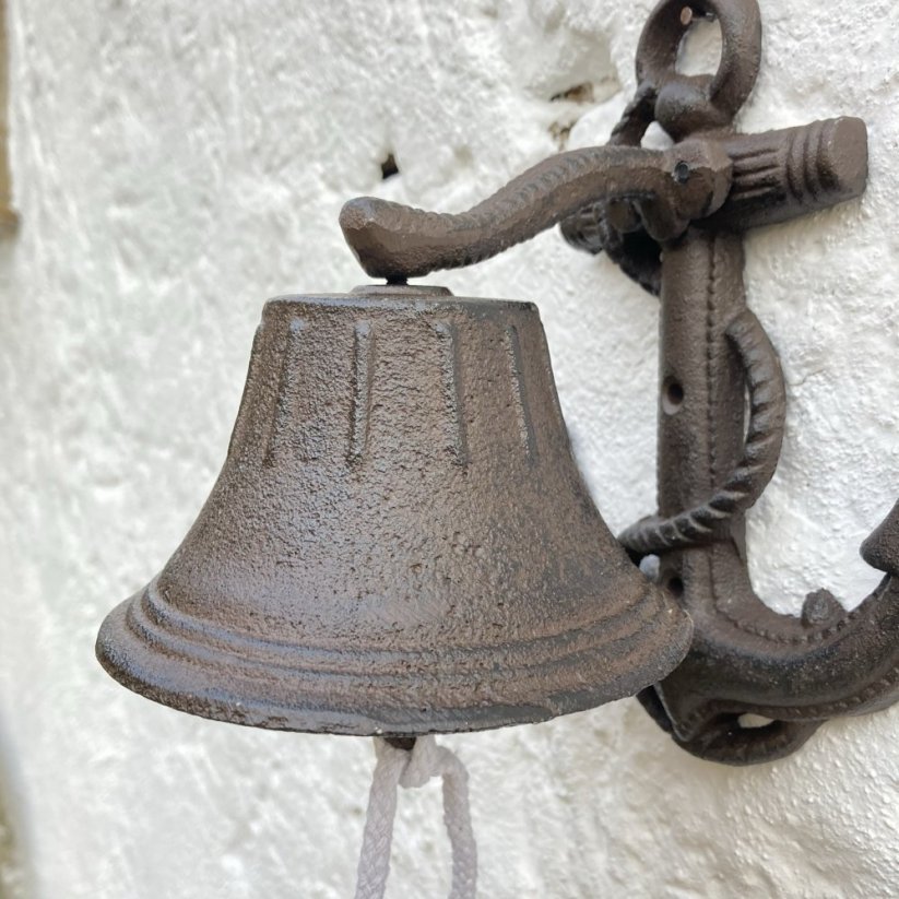 Litinový zvon s kotvou
