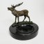 Mramorovým popelník s bronzovým jelenem