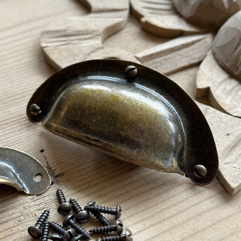 Nábytkové madlo, úchyt MUŠLE KLASIK Mg - varianty: vrut k uchycení 3x12mm