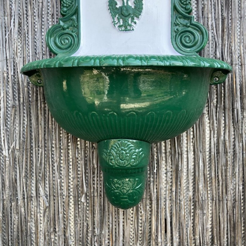 Zahradní výlevka K.U.K. WIEN 1867 - hliník ( zeleno-bílá )