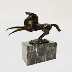 Bronzová socha KŮŇ