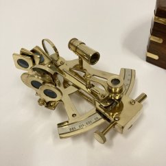 Námořní sextant - přístroj na měření