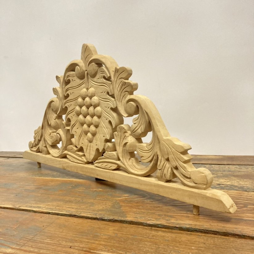 Nábytková horní řezba, ozdoba 560x250mm