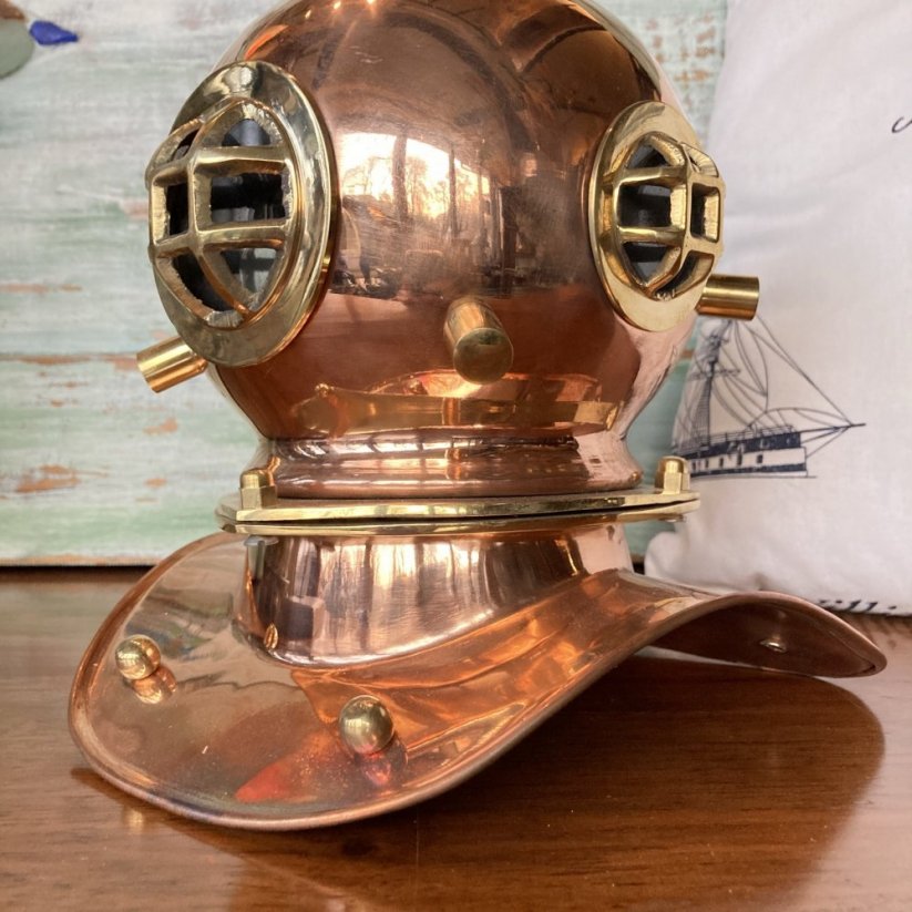 Měděná potápěčská helma