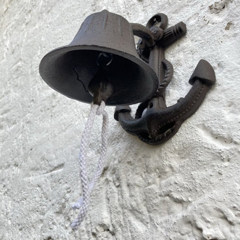 Litinový zvon s kotvou