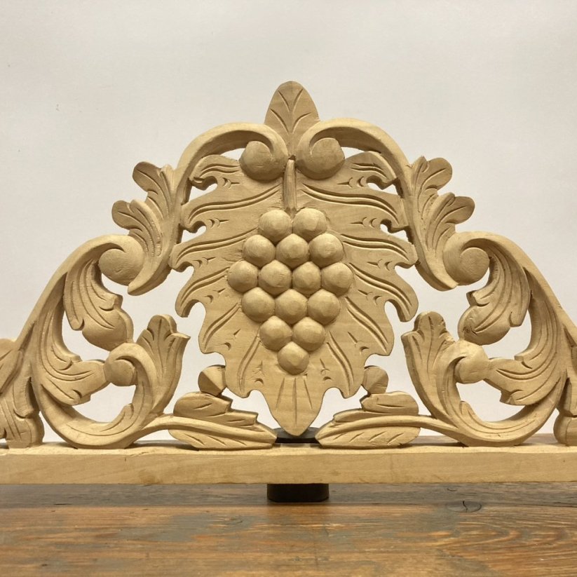 Nábytková horní řezba, ozdoba 560x250mm