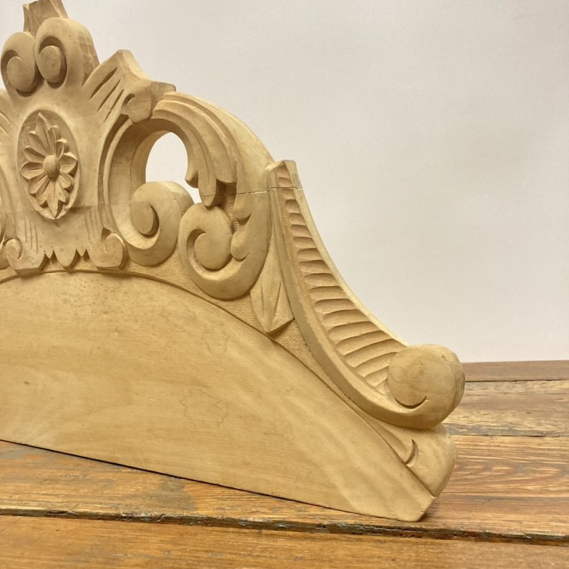 Nábytková horní řezba, ozdoba 540x315mm