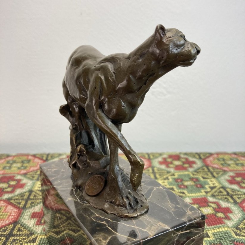 Bronzová socha PUMA