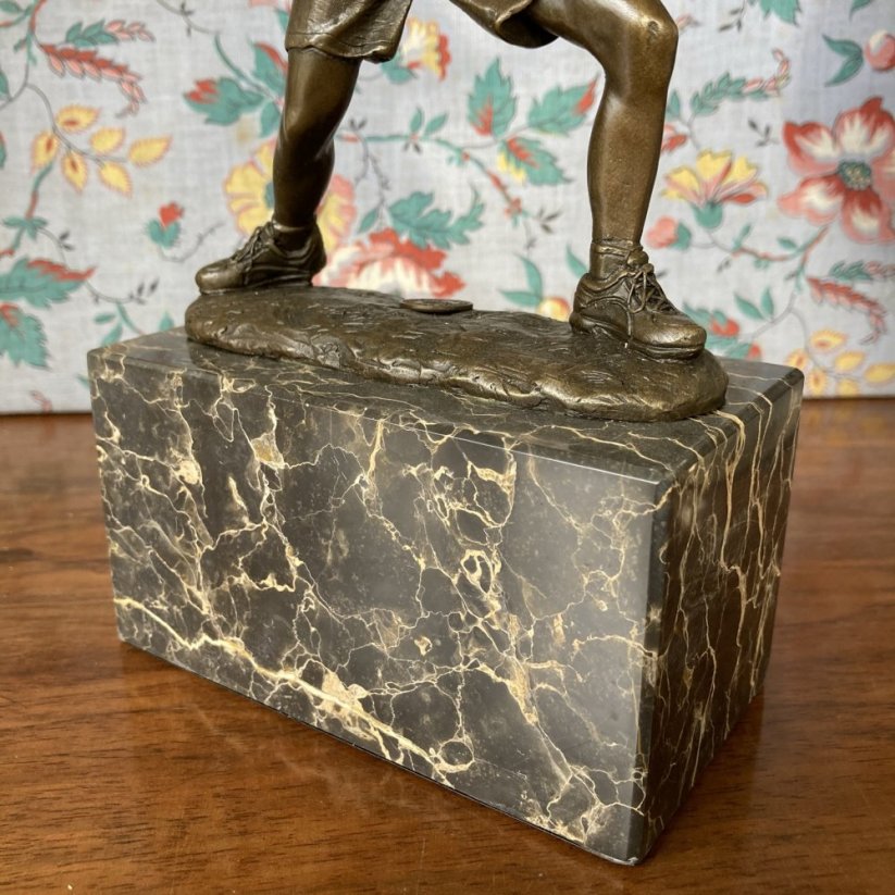 Bronzová socha TENISTA