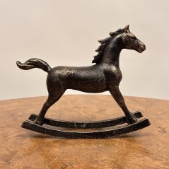 Litinová dekorace HOUPACÍ KŮŇ