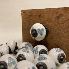 Nábytková keramická knopka - úchytka BÍLÁ SE SRDÍČKY 40mm