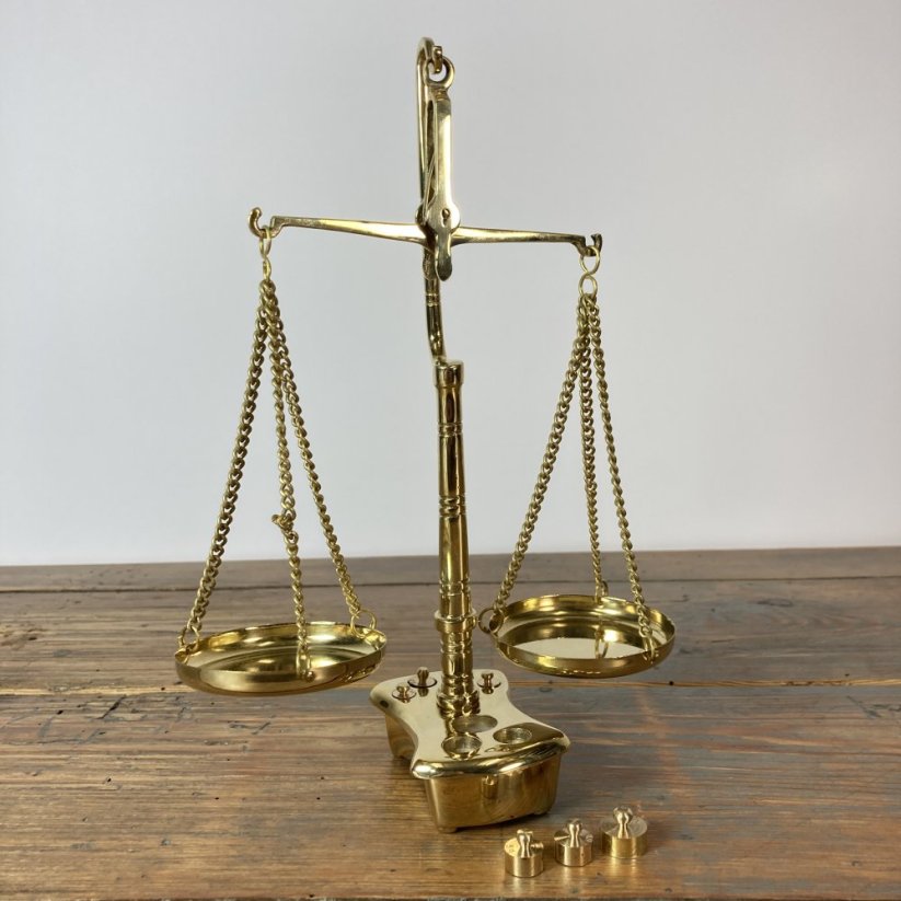 Mosazné váhy se závažím