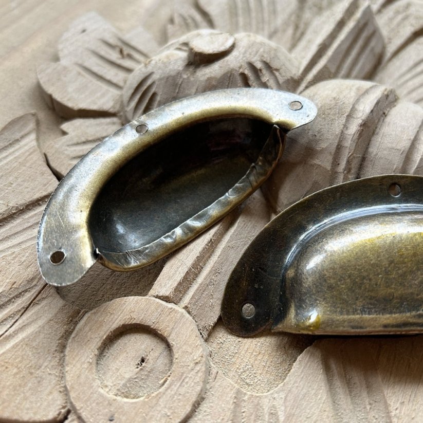 Nábytkové madlo, úchyt MUŠLE KLASIK Mg - varianty: vrut k uchycení 3x12mm